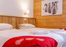 Twin bedroom at chalet cappella in La Plagne 1800