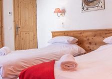 Twin bedroom in la Plagne chalet