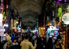 Visit the market in Tehran