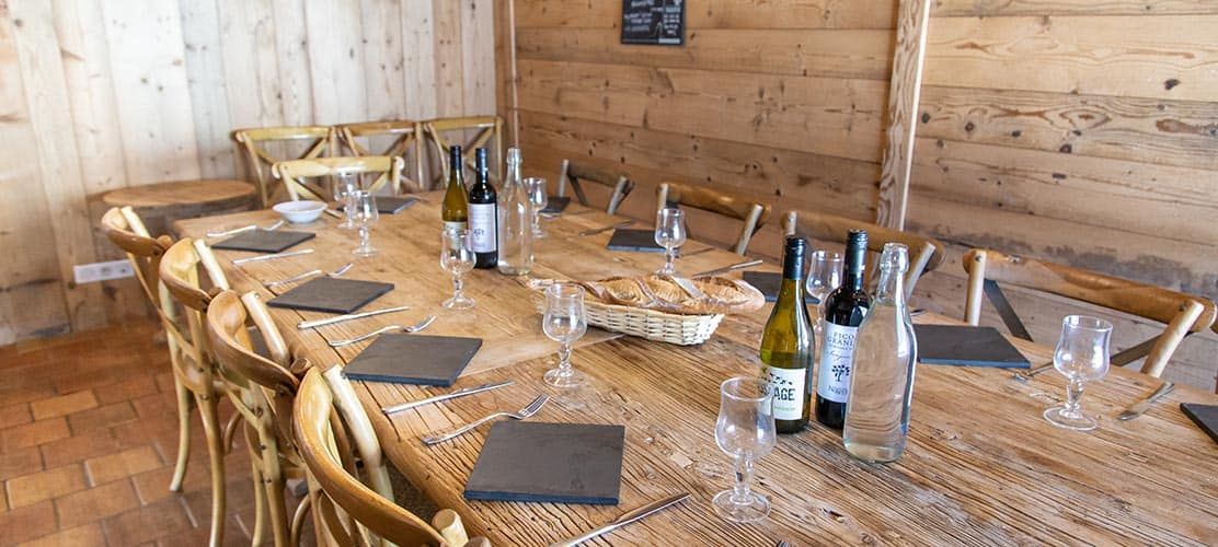 The dining area of Chalet Le Lievre