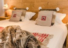 A double bedroom of Chalet Boule de Neige